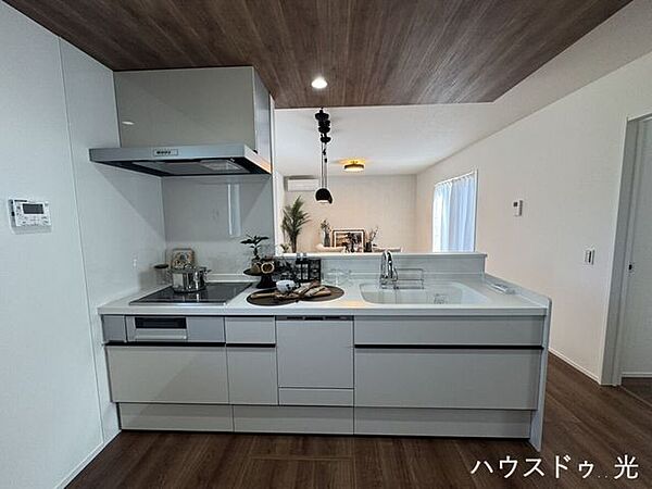 ■□ご家族との会話を楽しみながら料理ができる対面キッチンです□■