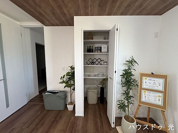 ■□キッチンにパントリーも備えています□■
