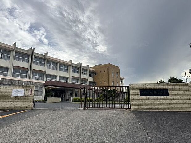 秋月小学校 550m