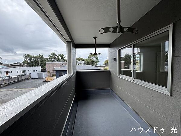 ■□■バルコニー■□■人気のインナーバルコニーからは海が一望でき、天気の影響を受けにくいことで、洗濯物を干したりできます☆