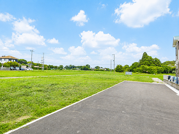 ◇見渡す限りに広がる、みずみずしい緑とどこまでも高い青空。のどかな田園風景が広がる分譲地が誕生しました。