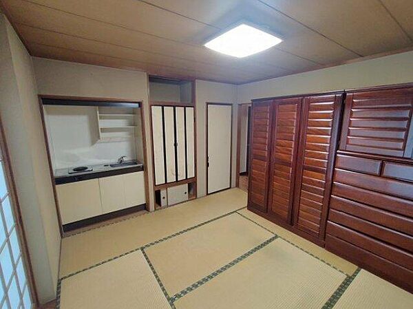 2階の和室に設けられたミニキッチン