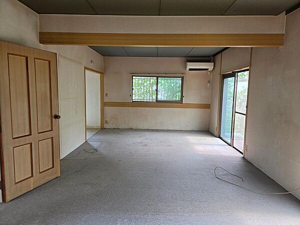 3面採光がもたらす、光溢れ豊かな居住空間。居心地良く、ご家族皆がゆったり寛げる憩いの空間となりそうです。