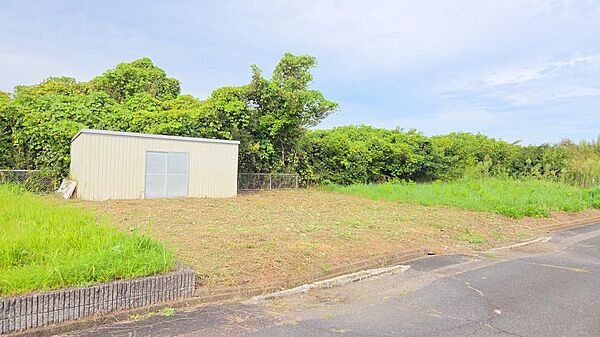 土地面積１５８m2（４７．７坪）・プレハブ倉庫（物置）付き