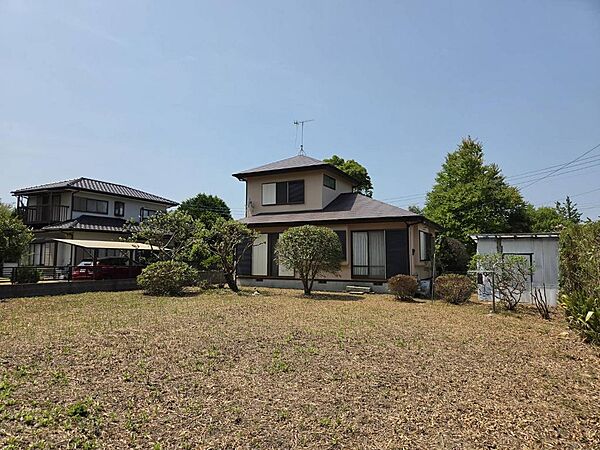 【本格的な家庭菜園】広さを気にせず、季節の野菜や果樹を心ゆくまで育てる。採れたての野菜で食卓を彩る、理想の自給自足生活。