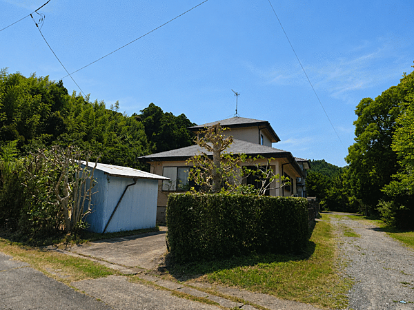 【１５０坪の広大な土地と、和の佇まい】そのまま住むことも、自分好みにリノベーションして「和モダン」な空間を創り出すことも可能です。