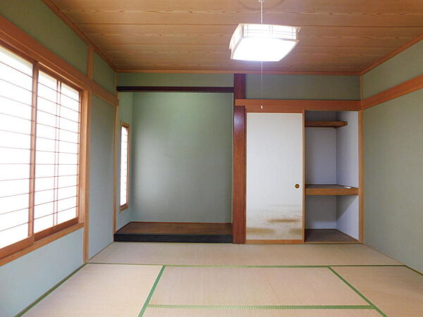 多目的に利用できるリビングに面した８帖和室