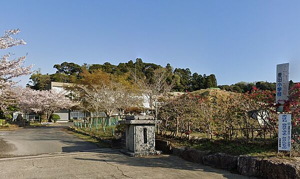 豊田小学校約1300m