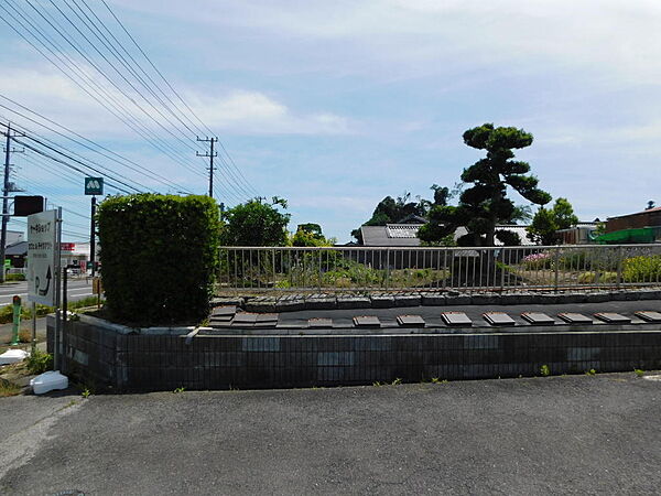 ◆国道128号沿い、商業施設充実で便利!!◆建築条件なし◆ベイシア茂原店約150m