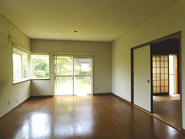 【リビング】空間に広がりが増える和室と続き間のリビング。
