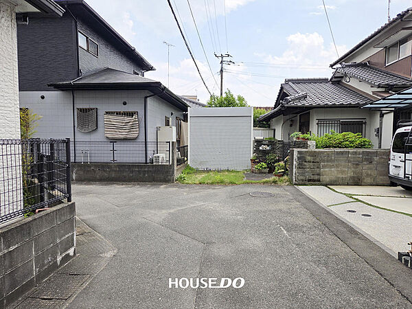 前面道路を含む現地写真です