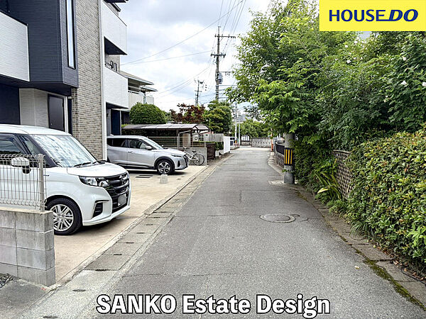 前面道路含む現地写真です