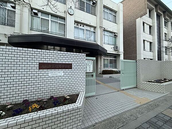 大阪市立旭陽中学校 810m