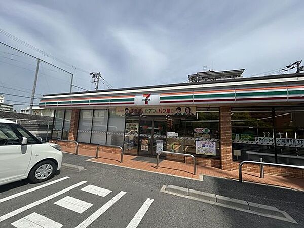 セブンイレブン大阪鶴見6丁目店 320m