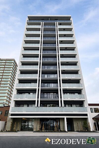 外観写真。１４階建。