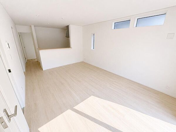 家族が自然と集まる明るいLDK