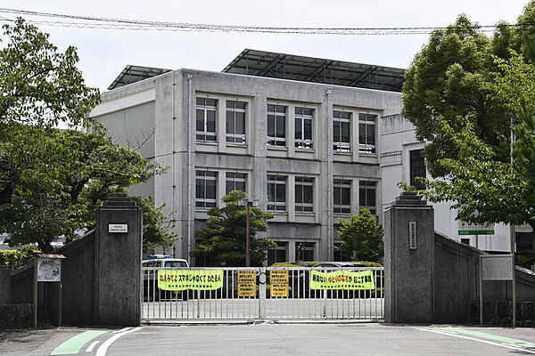 西尾小学校