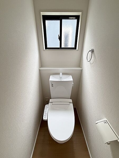 1階と2階に温水洗浄便座付きトイレを設置。