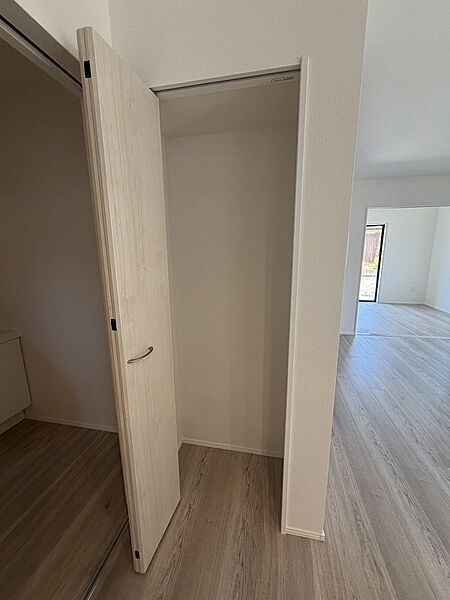 キッチン横の収納スペース