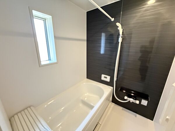 同仕様：ゆったり1坪サイズの浴室暖房乾燥機つきオートバスのお風呂です。