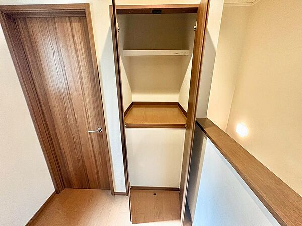 2階廊下収納です。