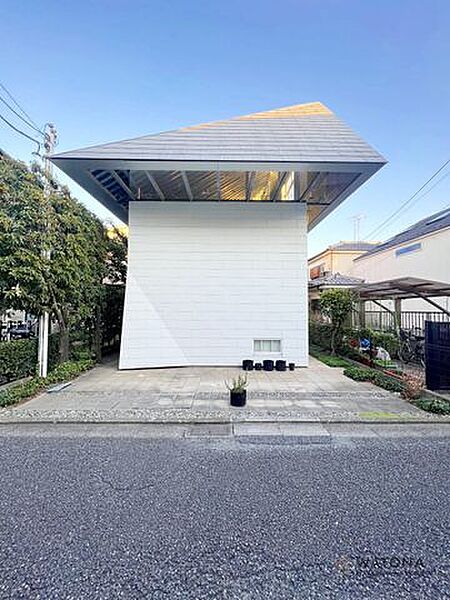 建築当初、ニューヨークタイムズの表紙を飾った邸宅！駅徒歩5分の3LDK＋Powderroom＋P♪南側に隣地通路があり、解放感があり陽当り良好！