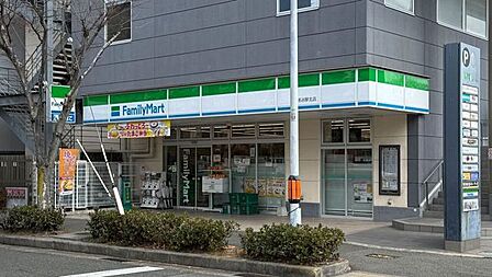 ファミリーマート　名谷駅北店 440m