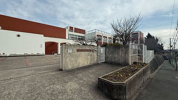 若草小学校 1190m