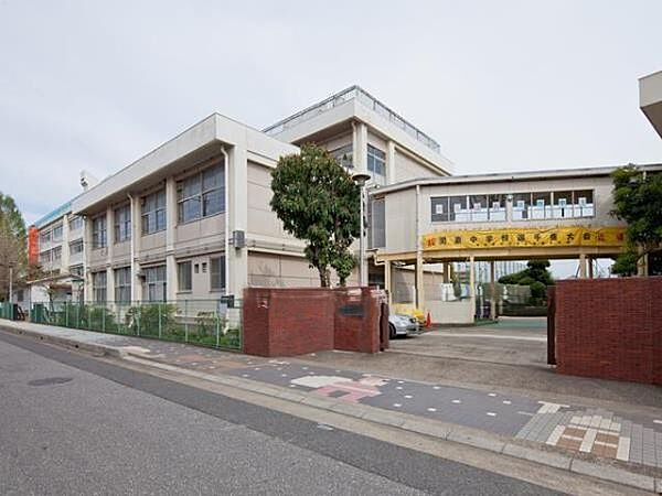 周辺環境-中学校(600m)芝西中学校