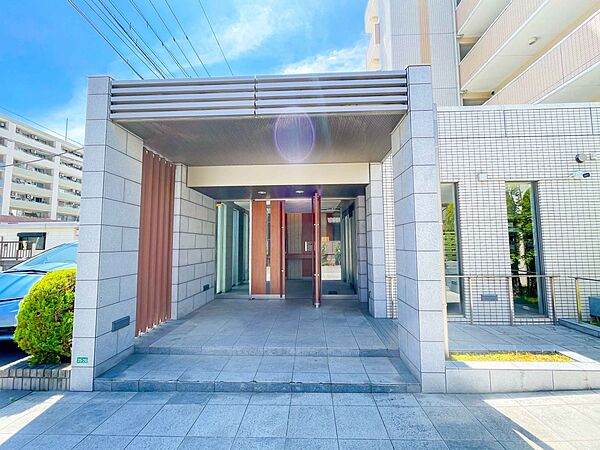 不審者や訪問セールスなどの侵入を防げることができる安心のオートロック