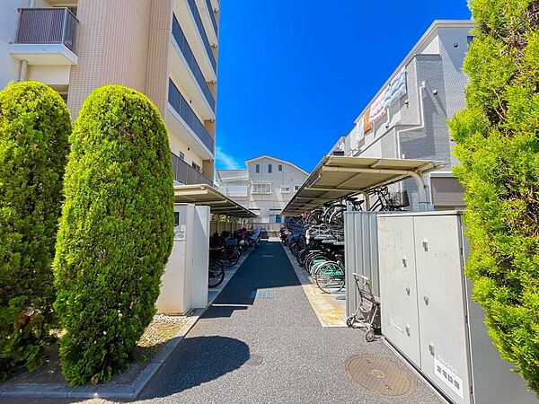 駐輪場：100～200円/月 ※要ステッカー貼付