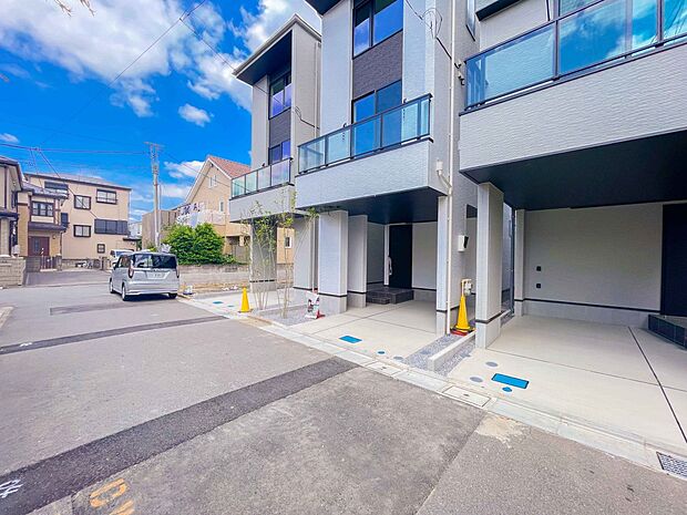 前面道路の日当たりの良い明るいお家。