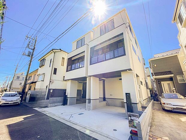 太陽に愛された邸は、陽当り・通風に優れた魅力的で快適さを追求した新築戸建でした。ここに住むからこそ意味がある。そんな特別感に浸りながら、毎日をお過ごしして欲しいです。
