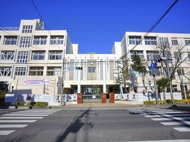 周辺環境-中学校(1100m)川口市立青木中学校