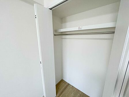 各部屋を最大限に広く使って頂ける様、全居住スペースに収納付。プライベートルームはゆったりと快適に。