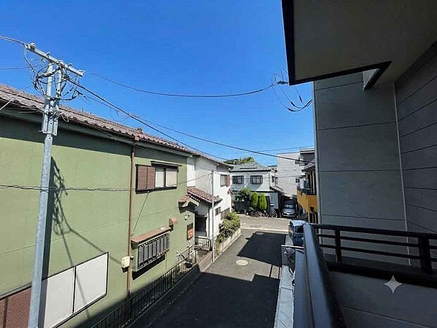 周辺は高い建物が無く、解放感が感じられます。