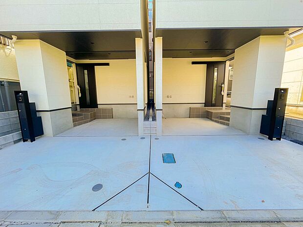 玄関はおうちの顔と言われます。玄関アプローチは、外観デザインの印象を左右します。ご家族の個性を出しながら、素敵な玄関でお客様をお迎えしてください。