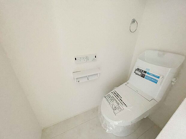 壁リモコンの場合、洗浄位置や水量の強弱など、シャワートイレをお好みの使い心地に設定できます。毎日使うトイレだから、使い勝手の良い機能があるとうれしいですね。