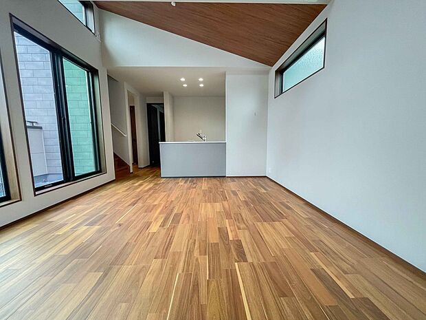 充実した生活は伸びやかな居室空間から始まります。快適に・伸びやかに。心の潤いを求める方々へ。