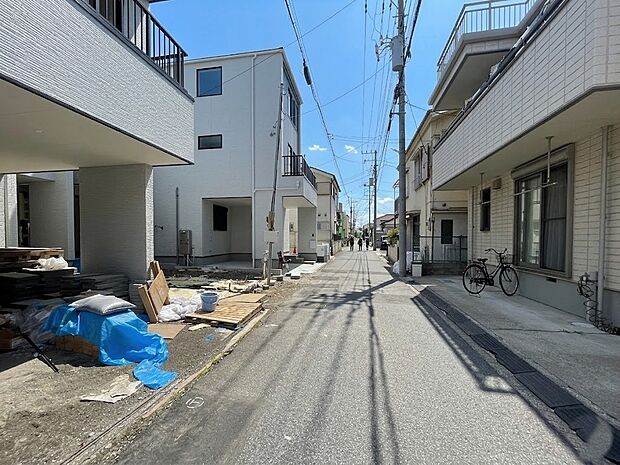前面道路でお車を駐車するのも楽々。