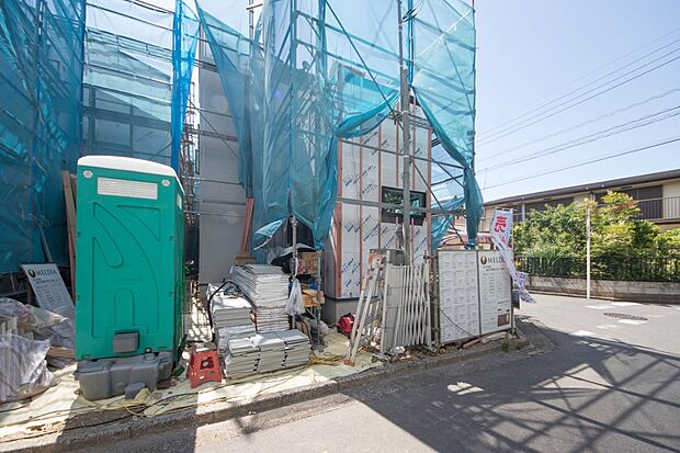 カースペース。通勤や家族の送迎など、毎日の生活にマイカーが欠かせない方にとって駐車場は大事な条件。敷地内にカースペースがあれば、お出かけやお買い物の際の搬入出もらくらくです。