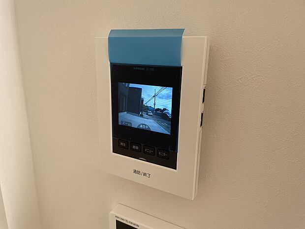 TVモニター付きインターフォンは大画面でお子様のお留守番も安心です。