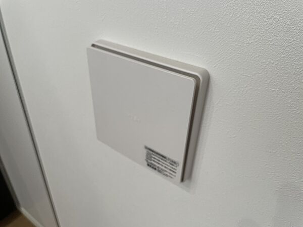 【24時間換気システム】 家じゅうの空気が入れ替わるよう、ファンなどの器械を使って2時間に1回計画換気。24時間、常に新鮮な空気を維持するためのシステムです。