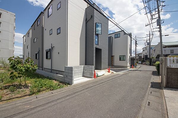 豊かで快適な暮らしを。ここから始まる「日常」はご家族にとってかけがえのない時間となります。少しでも豊かに、快適に。そんな想いから本邸宅は生まれました。