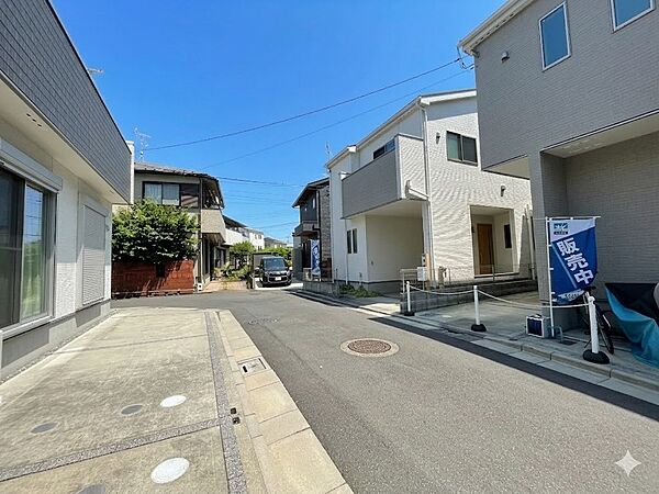 前面道路でお車を駐車するのも楽々。