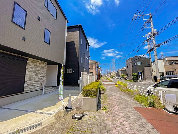 豊かで快適な暮らしを。ここから始まる「日常」はご家族にとってかけがえのない時間となります。少しでも豊かに、快適に。そんな想いから本邸宅は生まれました。