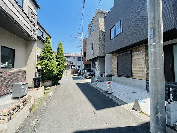 前面道路でお車を駐車するのも楽々。