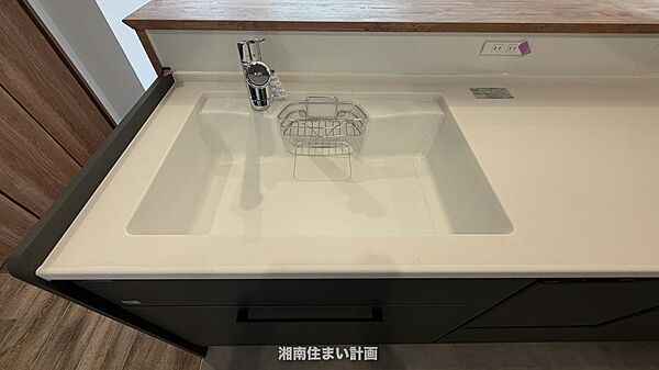 キッチンシンクには不純物をカットする浄水器を装備しています