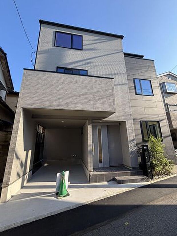 閑静な住宅地で生活することは、静かな環境で過ごせる、交通量が少ないので安全、子育てに適している、 夜間も静かで窓を開けて寝やすい。などのメリットがあります!