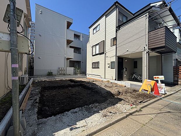 ビルトインガレージを備えた住まいです。大切なお車を雨風から守りながら保管でき、荷物の積み降ろしや雨の日の乗り降りも快適に行えます。